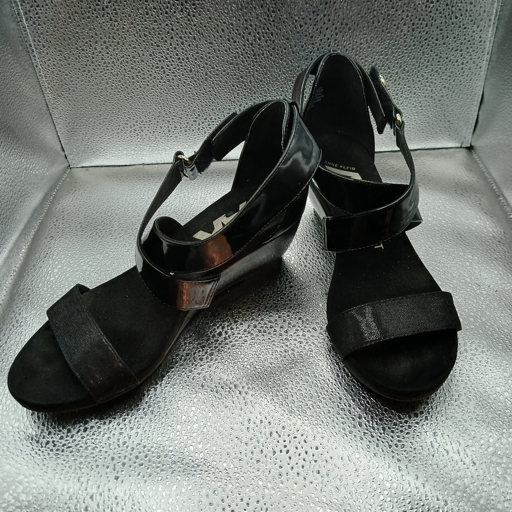 Anne Klein Black Strappy Wedged Sandal Womans Size 5